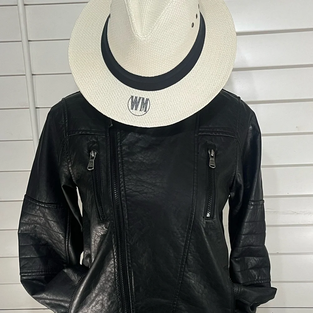 Elegant Cream Fedora with Black Band